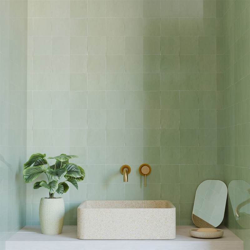 Zellige véritable fait main - couleur vert tilleul - 10x10 cm - photo d'ambiance salle de bain