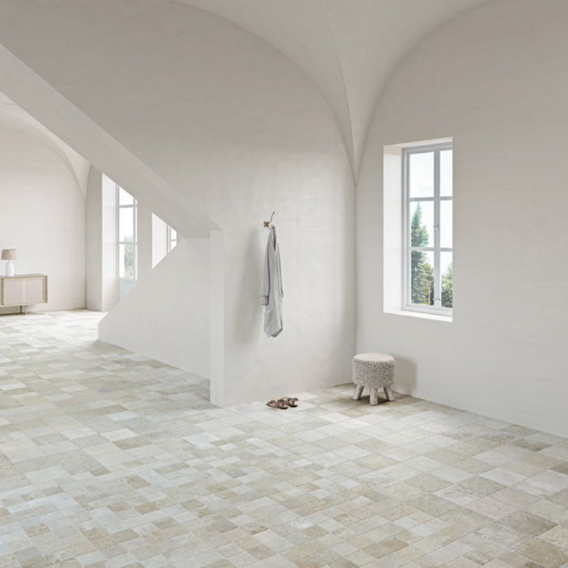 carrelage effet pierre beige clair Abbey Stone L Sintra en pose traditionnelle pour sol intérieur