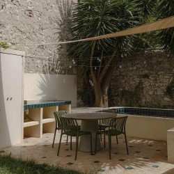 Alternance du carrelage effet zellige Roots Sand au sol avec le carrelage Roots S teal