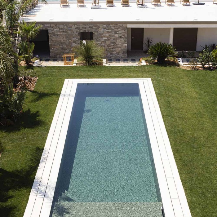 Une piscine grandiose carrelée de la mosaique effet pierre de Bali - Bali Stone Une piscine grandiose carrelée de la mosaique effet pierre de Bali - Bali Stone