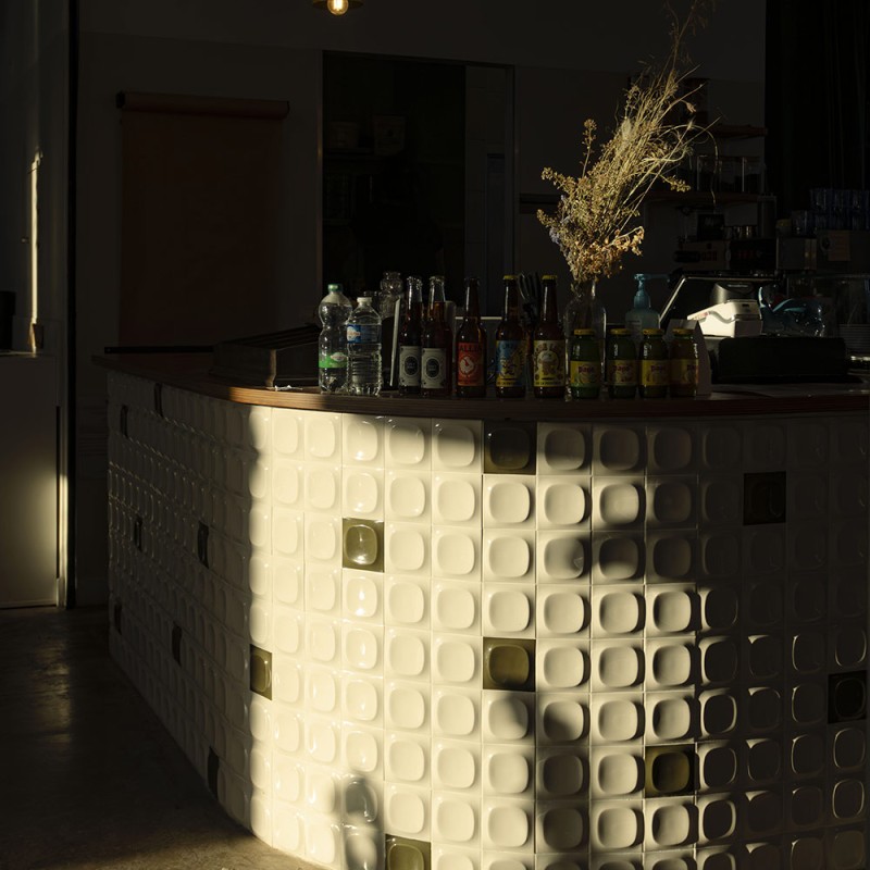 Faïence blanc cassé brillante – Finition Groovy – Pop