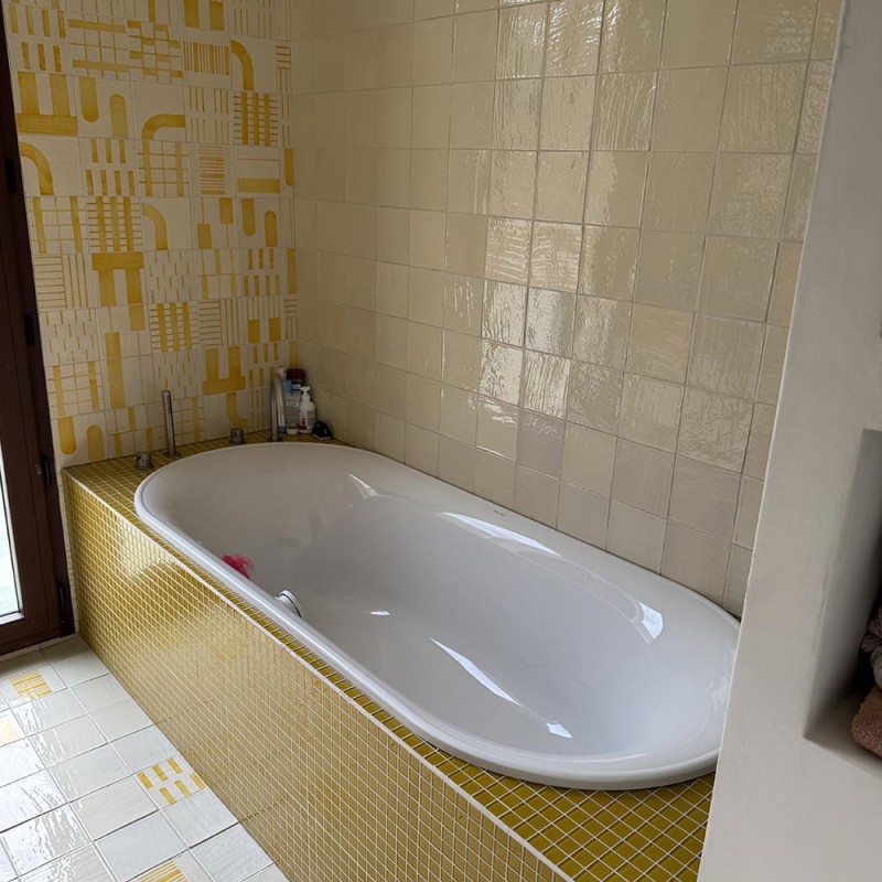 2,35m2 terre cuite manuelle émaillée blanc crème brillant