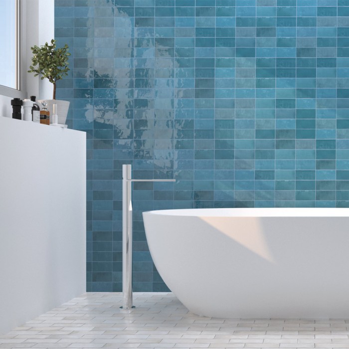 Carrelage effet zellige collection Fez couleur bleu océan - salle de bain