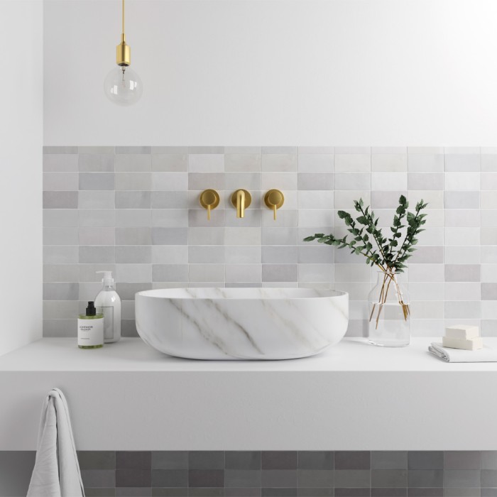 Carrelage effet zellige collection Fez couleur gris clair - crédence salle de bain