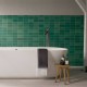 Carrelage effet zellige collection Fez couleur vert émeraude - mur salle de bain