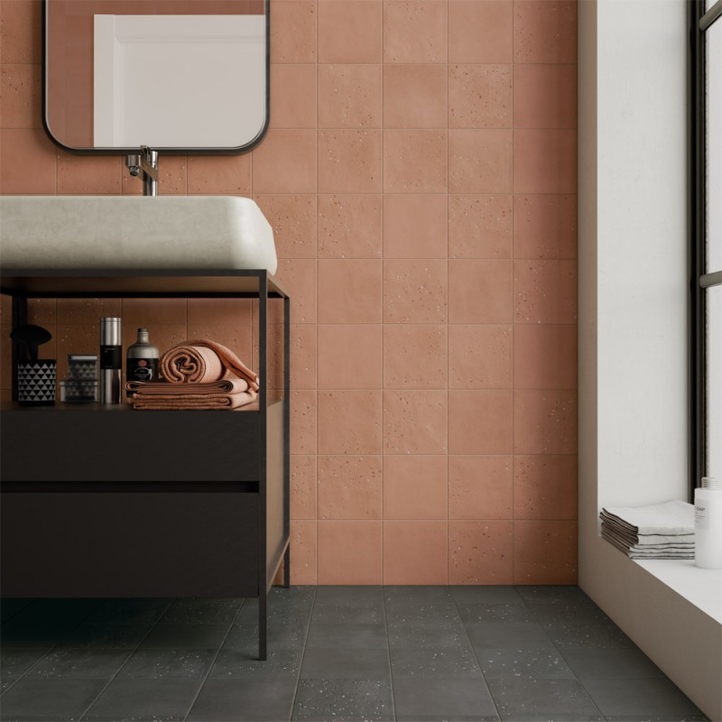 Carrelage effet terre cuite collection Stardust Pebbles - terre cuite - photo d'ambiance salle de bain