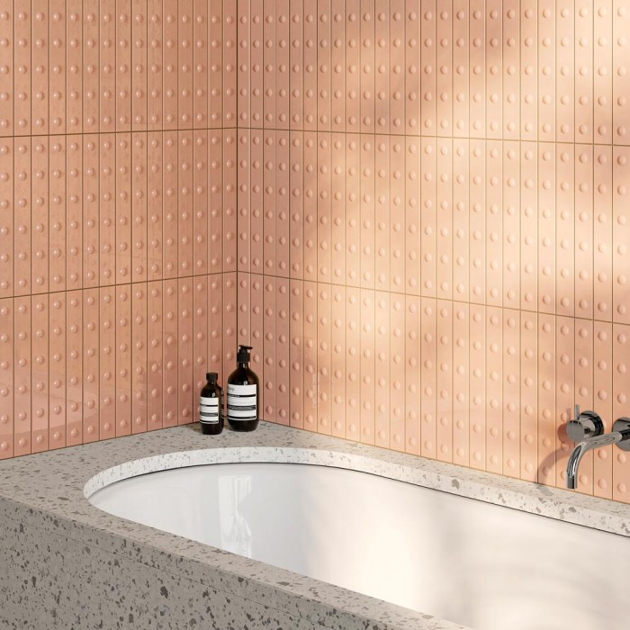 Carrelage faïence collection Punto - Finition Up - couleur rose brillant - photo d'ambiance salle de bain