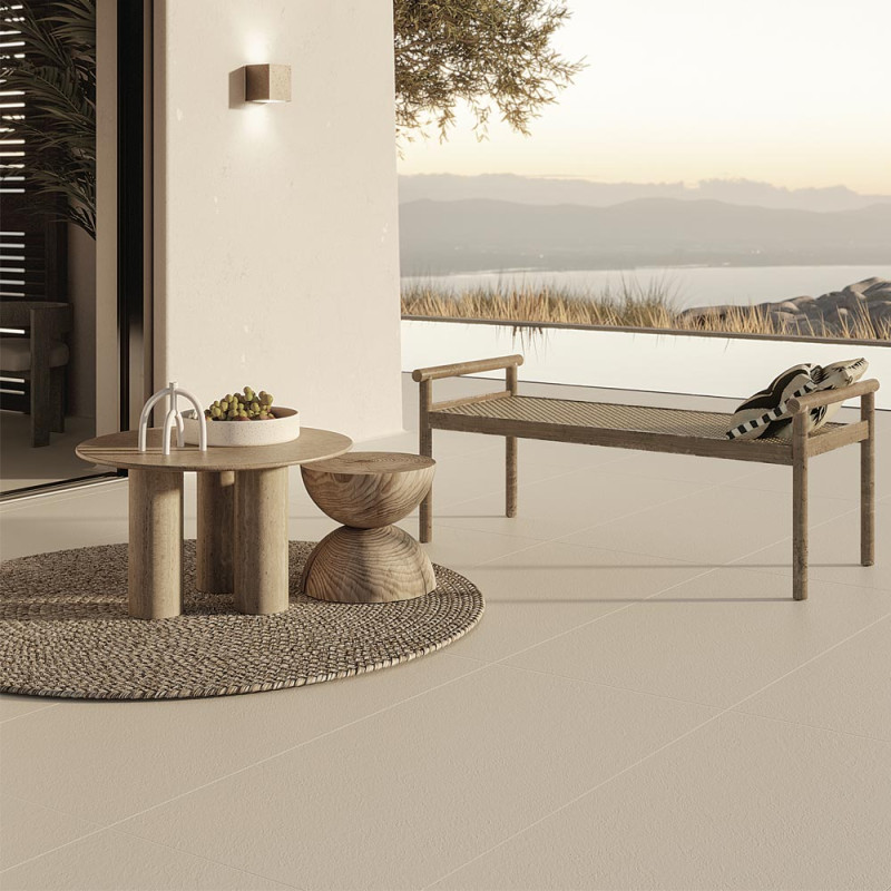 Carrelage effet pierre collection Superclassica - Flammé dans les tons gris beige - photo d'ambiance terrasse