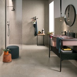 Carrelage effet pierre collection Nextone - taupe - photo d'ambiance salle de bain