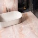 Carrelage effet marbre collection Tele di Marmo Onyx couleur rose - photo d'ambiance salle de bain ter