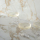 Carrelage effet marbre collection Pulp - couleur or - photo d'ambiance salle de bain ter