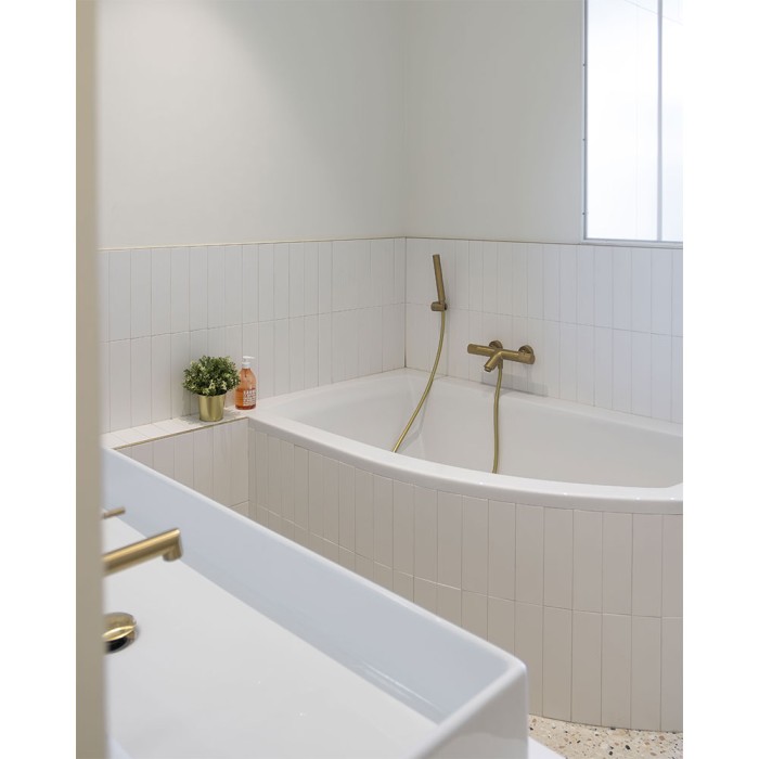 Carrelage uni collection Cesi - sur trame - blanc - photo d'ambiance salle de bain ter