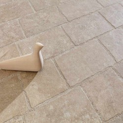 Carrelage effet pierre ancienne beige – gros plan des dalles irrégulières MaPierre Ancienne Opus Naturel