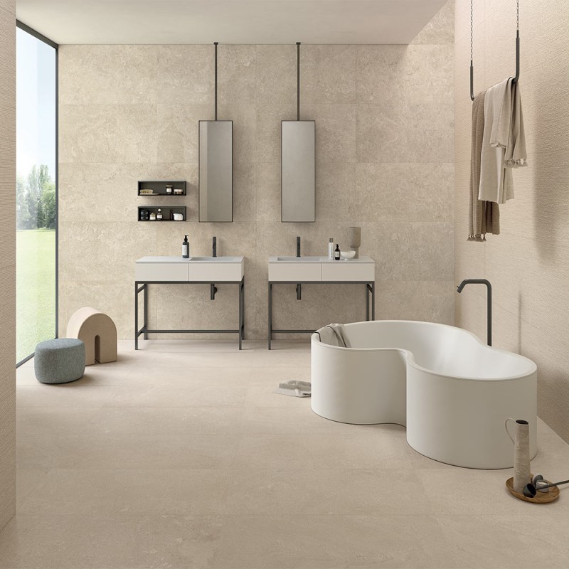 Carrelage effet pierre texturé par des lignes beige - ambiance salle de bain