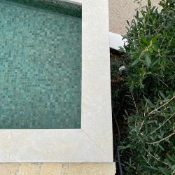 Carrelage piscine mosaïque de verre Java - piscine vue d'en haut