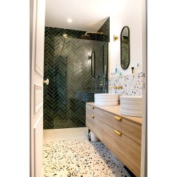 Carrelage décoré Terrazzo pleine masse - couleur ivoire, vert et terracotta - salle de bain