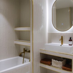 Carrelage zellige collection Glacé - couleur blanc - photo d'ambiance salle de bain