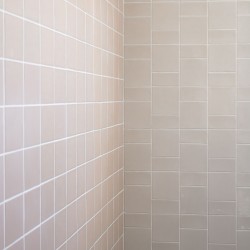 Carrelage faïence effet zellige Fayenza - couleur blanc profond - salle de bain avec carrelage uni Cesi