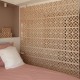 Claustra terre cuite Palamos brut - couleur terre cuite claire - photo d'ambiance chambre