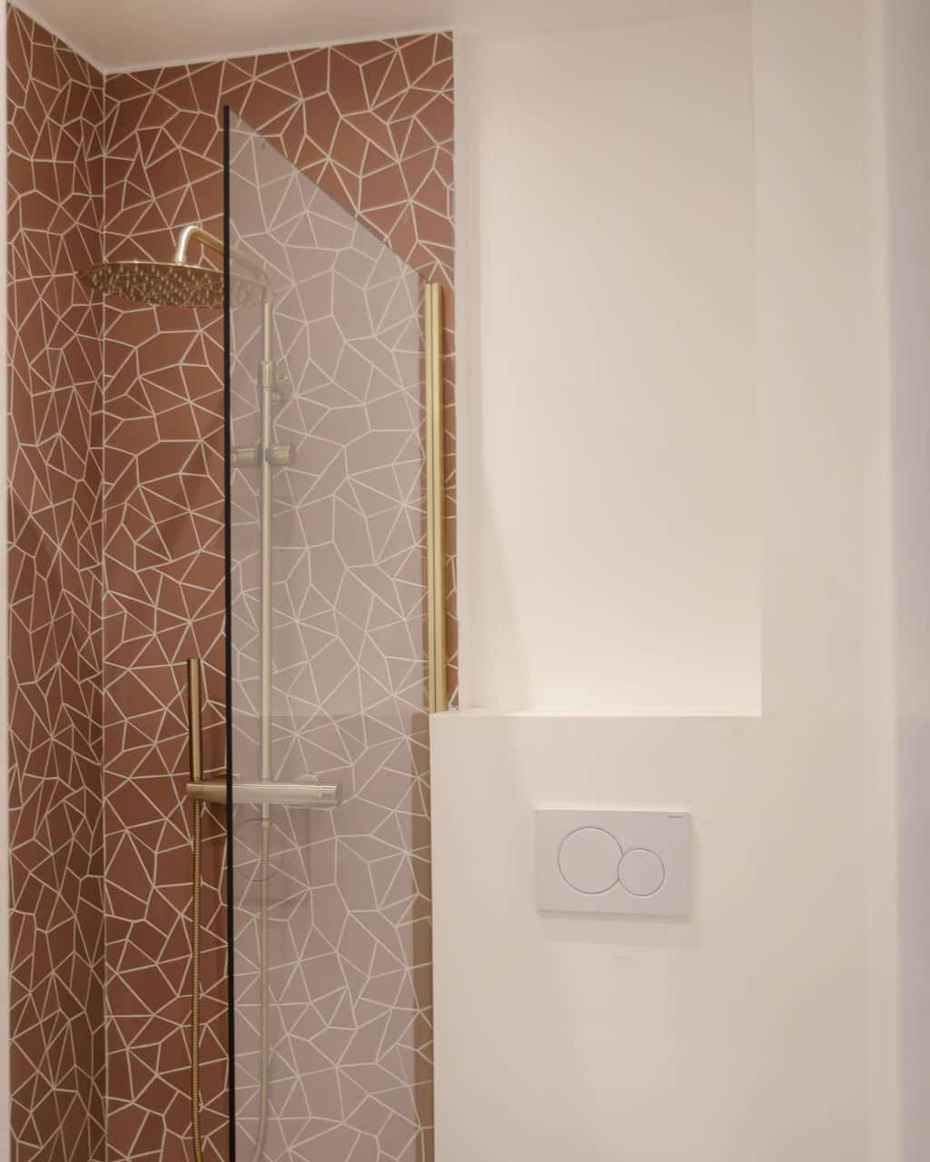 Douche mosaïque Trencadis Gaudi Mud marron mat, motif graphique