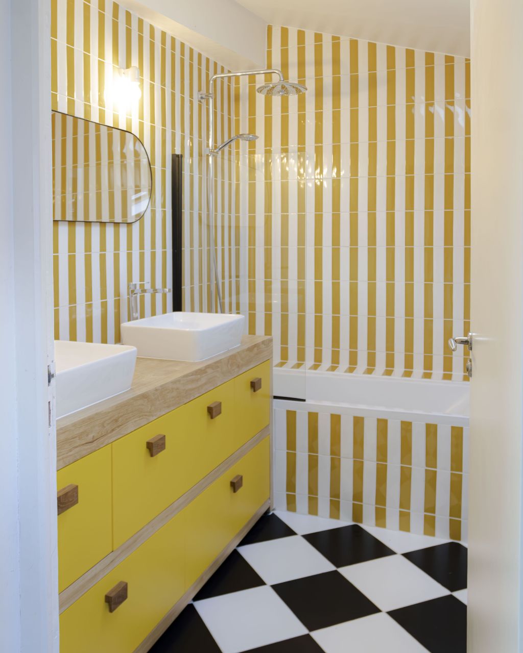 Douche murale faïence Kappa Mustard, rayures verticales