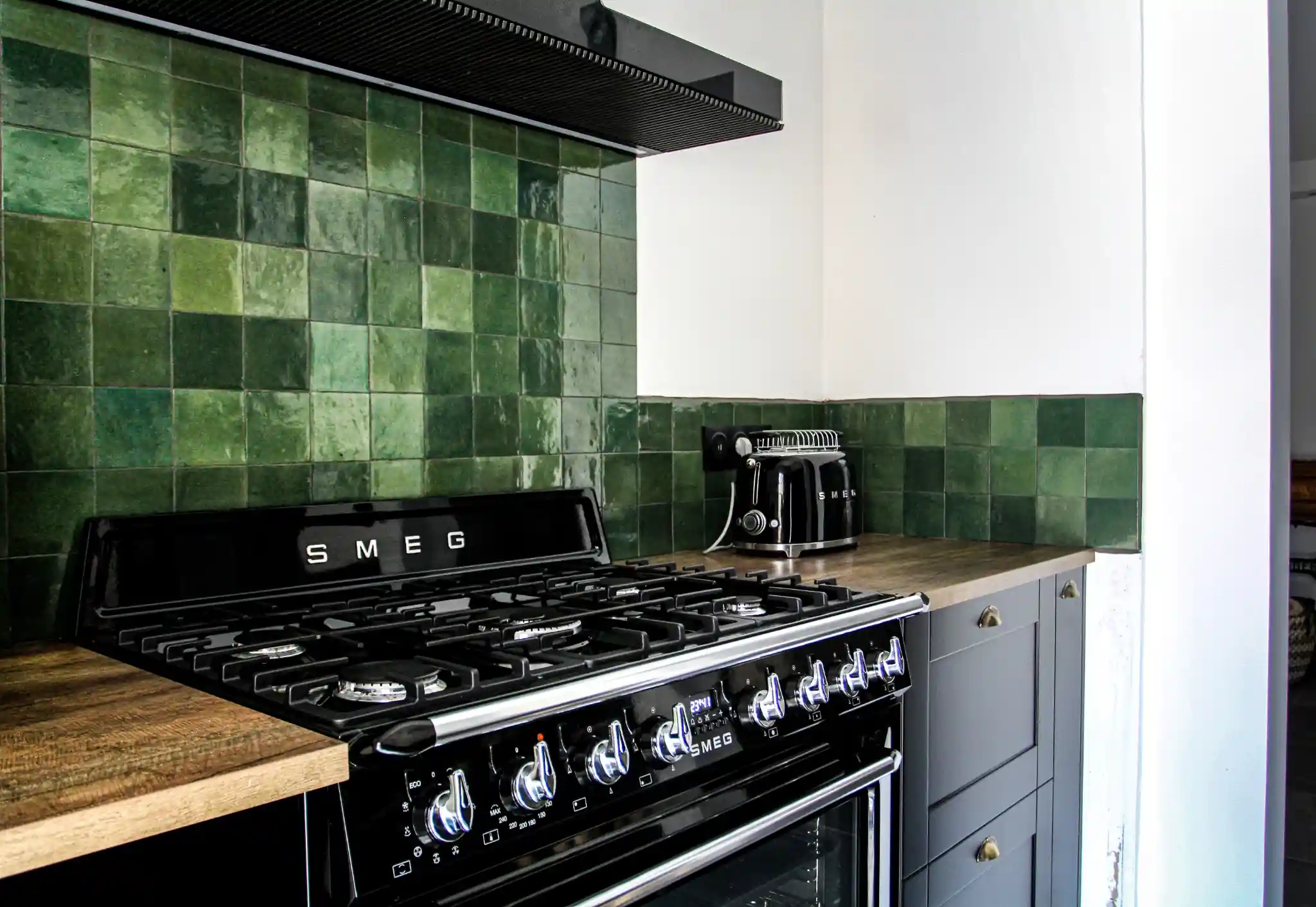 Carrelage effet zellige vert mousse brillant