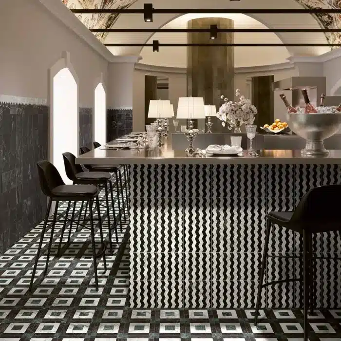 Dandy Square : un carrelage en grès cérame au motif damier noir, blanc et vert, pour un sol de cuisine graphique et élégant.