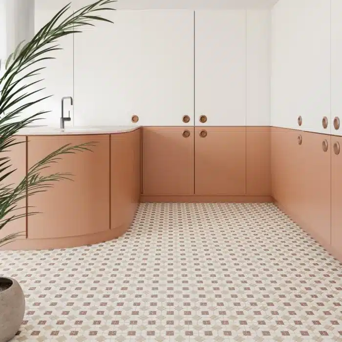 Tesserae Suit Grana : un carrelage mosaïque en grès cérame aux tons terracotta et blanc cassé, pour une cuisine chaleureuse et intemporelle.